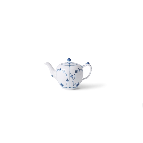 Ấm trà Royal Copenhagen, họa tiết Blue Fluted Plain 70cl