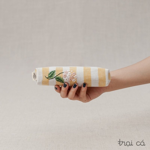 Hộp bút thêu tay (18cm) - vàng trắng tú cầu