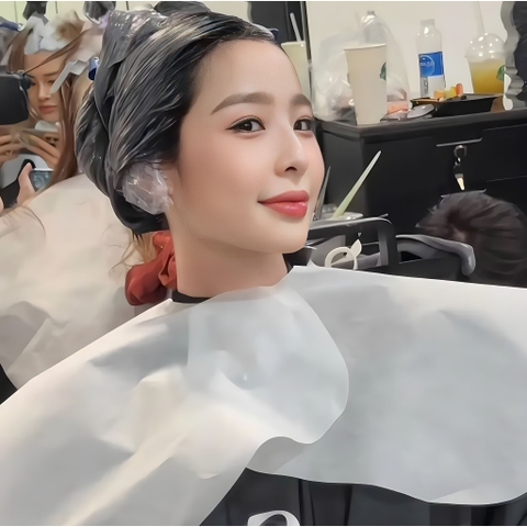 Áo choàng giấy làm hóa chất kích thước 90cm x 60cm ( Bịch 50 cái )