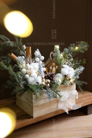 .Centerpiece khay gỗ Cabin in the Winter - Tặng kèm dây đèn ngôi sao
