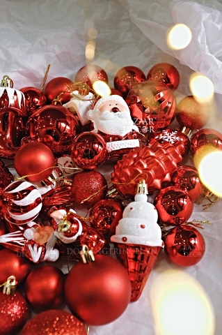 .Hộp 39 phụ kiện & châu đỏ trắng - Santa Claus in Snowland