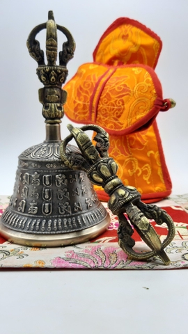 Chuông Chày Kim Cang 4 Chấu Khắc Chữ Om, Kim Cang_19x9.5cm