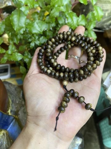 Chuỗi Trầm Tóc Tia Dầu Bầu Dẹp 8 ly/108 viên