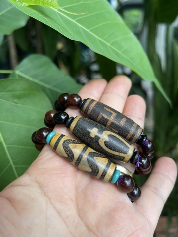 Đá Dzi Cổ 3 Mắt-bảo bình-nanh cọp -39x14 mm-12 gr