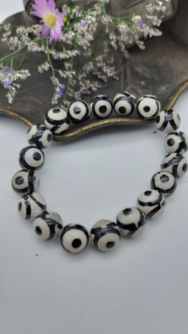 Chuỗi Đá Dzi 3 Mắt Trắng Đen Đeo Tay_10ly