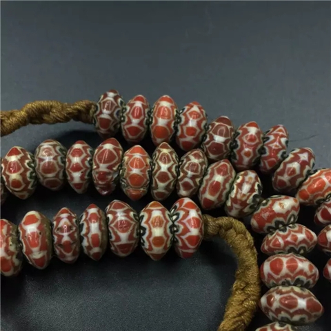 Chuỗi Xương Trâu Yak Đỏ Khắc Hoa_12×6,5 Ly_108 Hạt