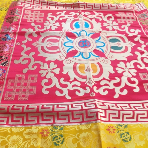 Khăn Trải Bàn Ngũ Trí_68x70cm