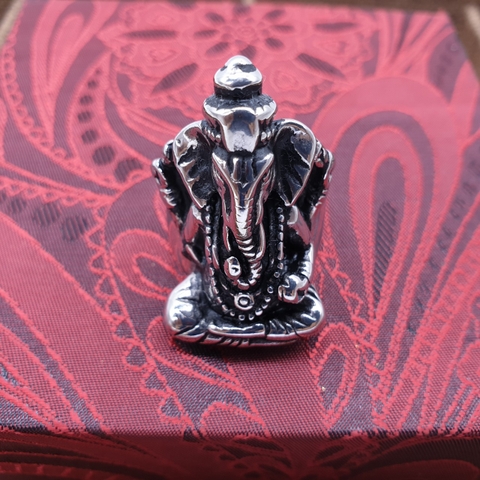 Nhẫn Ngài Voi Màu Trắng_24x36mm_Chất liệu Titan