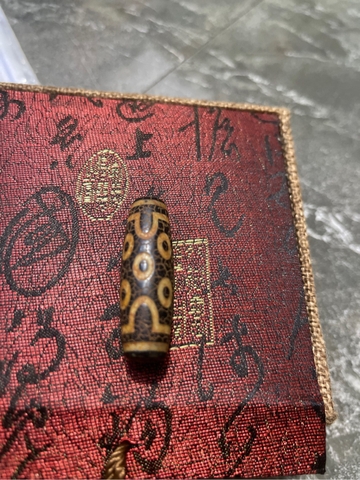 Đá Dzi 7 Mắt Đen 41x13mm(khong giấy kiểm định)