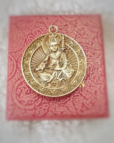 Mặt Đeo Khắc Hình Tổ Padmasambhava Liên Hoa Sinh_Chất liệu Đồng_35x35mm