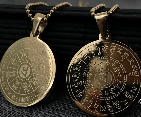 Mặt Đeo Đại Tùy Cầu Vàng, 1 Mặt Có Tám Món Cát Tường_Chất liệu Titan_32mm