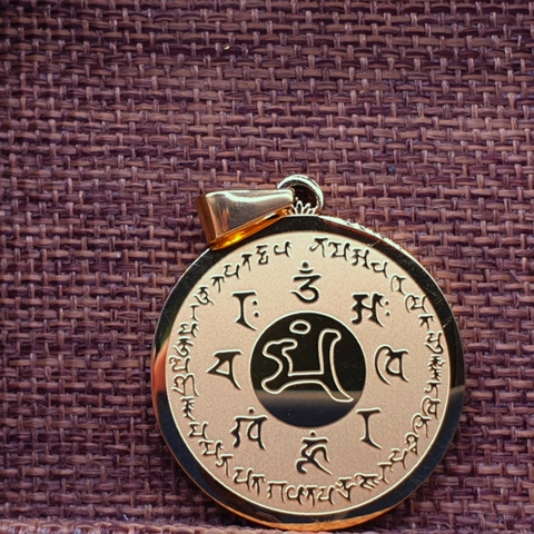 Mặt Đeo Bát Tự Văn Thù Vàng Khắc Chữ_Chất liệu Titan_32mm