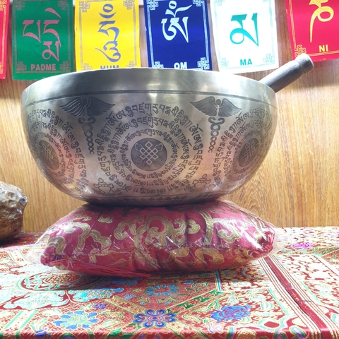 Chuông Xoay Nepal Điêu Khắc Ngài Guru_25cm (Gò Bằng Tay)