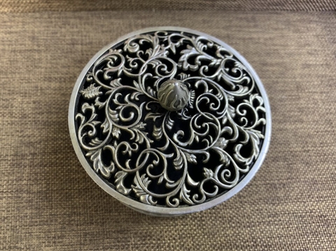 Lư Bạc -Vàng Khắc Bát Bảo Cát Tường (Đk9,5cm)