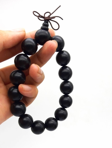 Chuỗi Gỗ Hắc Đàn Đen Đeo Tay_12ly