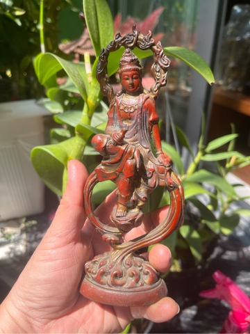 Tượng Quan Âm Tự Tại Bồ Tát Ngồi Lá Sen Chất  liệu Đồng Nâu Dạ Cổ_Cao 15cm