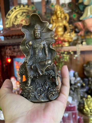 Tượng Quan Âm Tự Tại Bồ Tát Ngồi Lá Sen Chất  liệu Đồng Nâu Dạ Cổ_Cao 15cm
