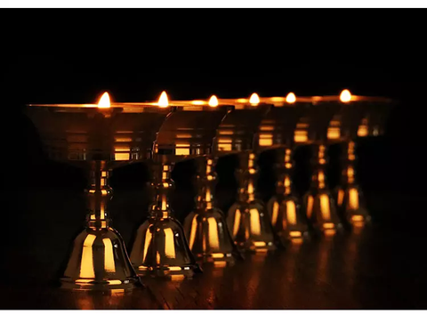 Ly Cúng Dường Kết Hợp Chân Đèn_Chất liệu Hợp Kim Xi Vàng Trơn_6x5,5cm