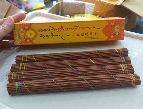 Nhang Ngũ Lộ Thần Tài Tây Tạng Không Tăm 23cm hộp 200 cây