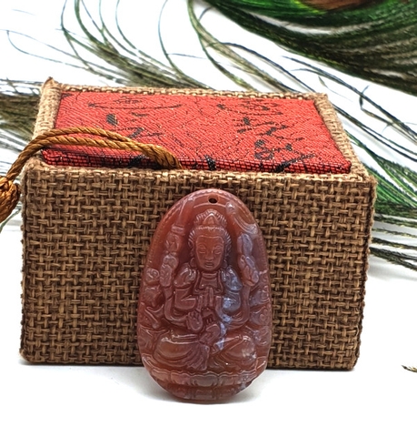 Mặt Phật Bổn Mệnh Thiên Thủ Thiên Nhãn_Đá Màu Đỏ_37x24mm