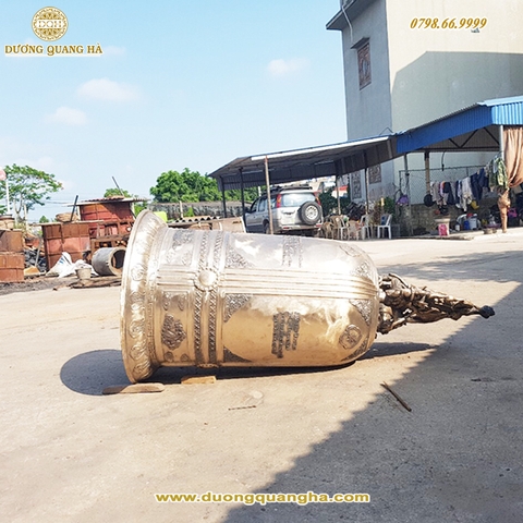 Chuông đồng đúc nặng 700kg