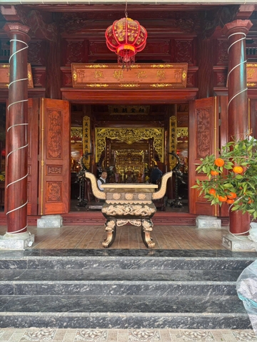 Hạc 1m76 cùng 1lư vuông cắm hương 86cm cho khách hàng tại Hoàng Mai Nghệ An