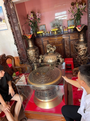Quả trống 70 đồng đỏ kèm hộp bệ