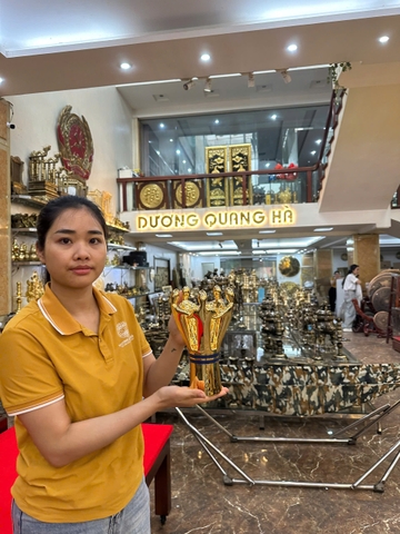 Cúp vàng nối vòng tay lớn gửi tới quý khách hàng