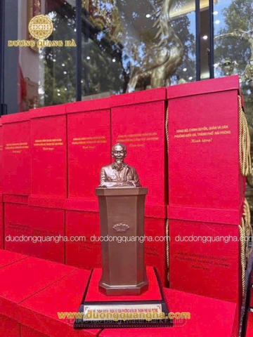 Hoàn thành 300 pho tượng Bác Hồ đọc bản tuyên ngôn độc lập