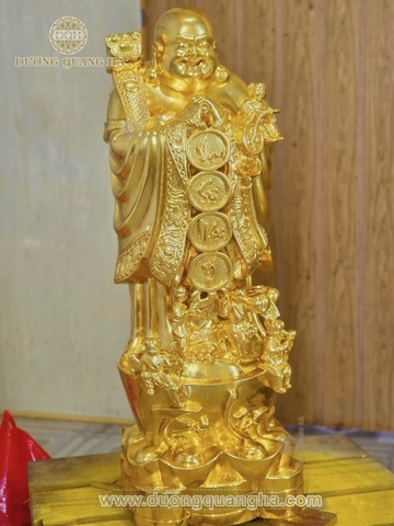 Tượng di lạc cầm gậy như ý dát vàng