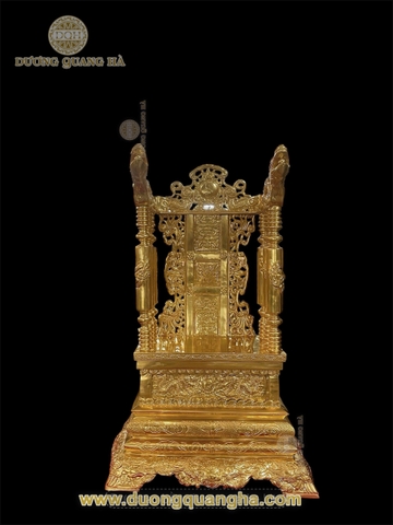 Ngai thờ dát vàng