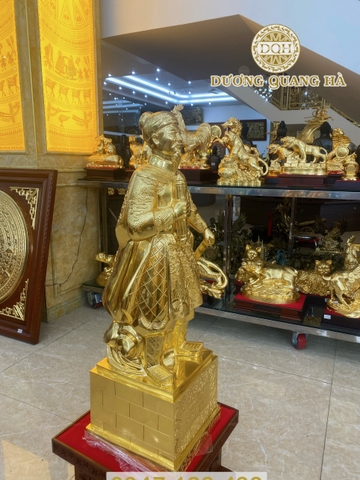 TƯỢNG TRẦN HƯNG ĐẠO