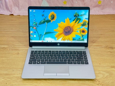 Laptop HP 240 G8
