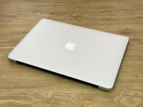 Macbook Air 13 Inch 2015 - Core i5-1.6 GHz - RAM 8GB - SSD 128GB - SILVER