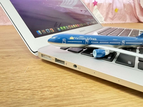 Macbook Air 2015 - Core i5 - RAM 8GB - SSD 256GB - 13 INCH