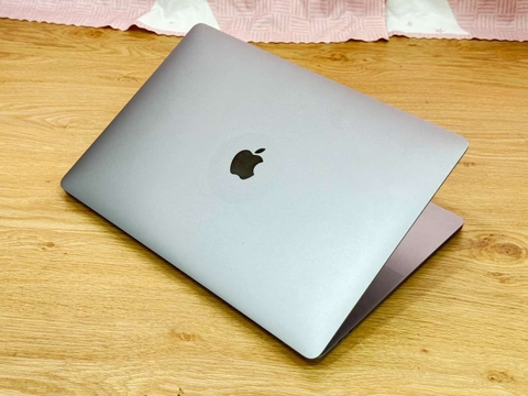 Macbook Pro 15 Inch 2018 - Core i7-2.6 GHz - RAM 16GB - SSD 500GB - Radeon Pro 560X - Touch Bar