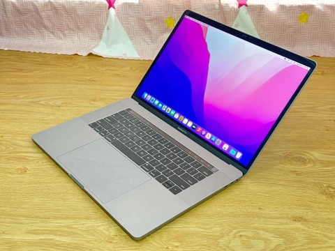 Macbook Pro 15 Inch 2018 - Core i7-2.6 GHz - RAM 16GB - SSD 500GB - Radeon Pro 560X - Touch Bar