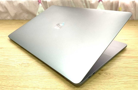 Macbook Pro Retina 15 Inch 2017 Touch Bar