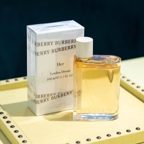 𝐁𝐮𝐫𝐛𝐞𝐫𝐫𝐲 𝐇𝐞𝐫 𝐋𝐨𝐧𝐝𝐨𝐧 𝐃𝐫𝐞𝐚𝐦 EDP  50ml