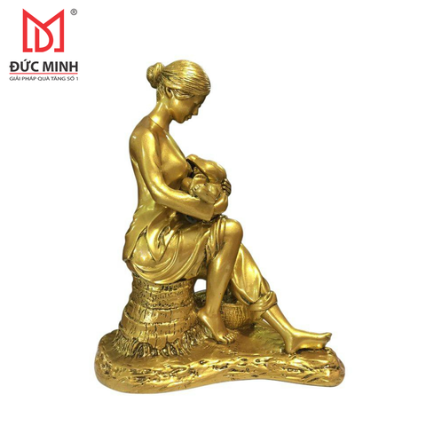 Tượng cô gái miền Nam bế con