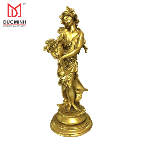 Tượng cô gái ôm bó hoa