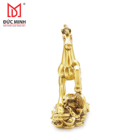 Tượng ngựa đứng trên tiền