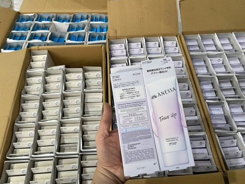 Gel chống nắng dưỡng sáng nâng tông Anessa SPF50 90g