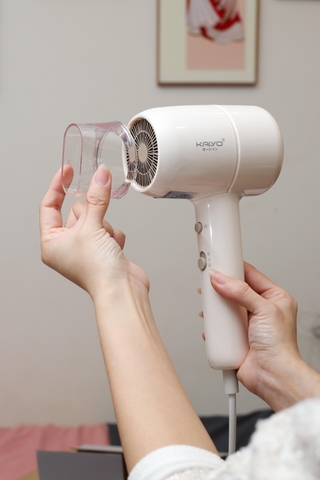 Máy sấy tóc ion âm hai chiều nóng lạnh Kaiyo, model KHD-418, màu trắng kem