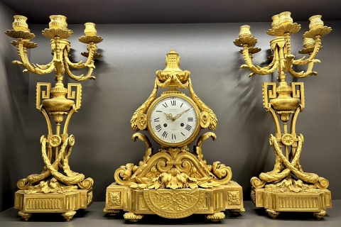 ⚜️ Tác phẩm đồng hồ kèm chân nến 