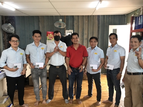 Biểu dương, khen thưởng tập thể, cá nhân có thành tích xuất sắc trong hoạt động sản xuất kinh doanh năm 2021