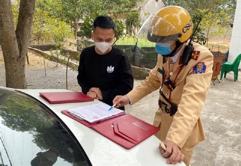 Điều khiển xe hạng B2 nhưng không có bằng bị phạt bao nhiêu?