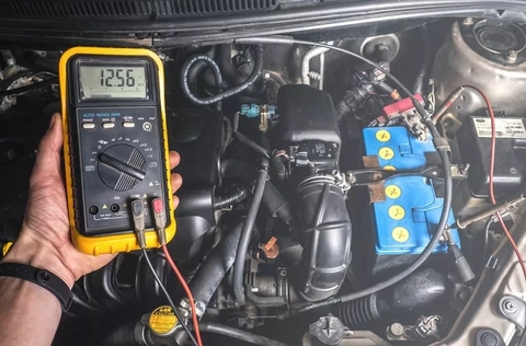 Hướng dẫn kiểm tra bình ắc quy và hệ thống nạp ô tô