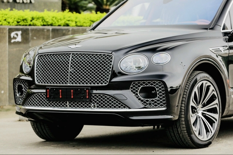 Lộ diện Bentley Bentayga First Edition V8 4.0 Model 2021