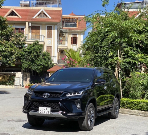 Giá xe Toyota Fortuner Legender 2021 siêu lướt